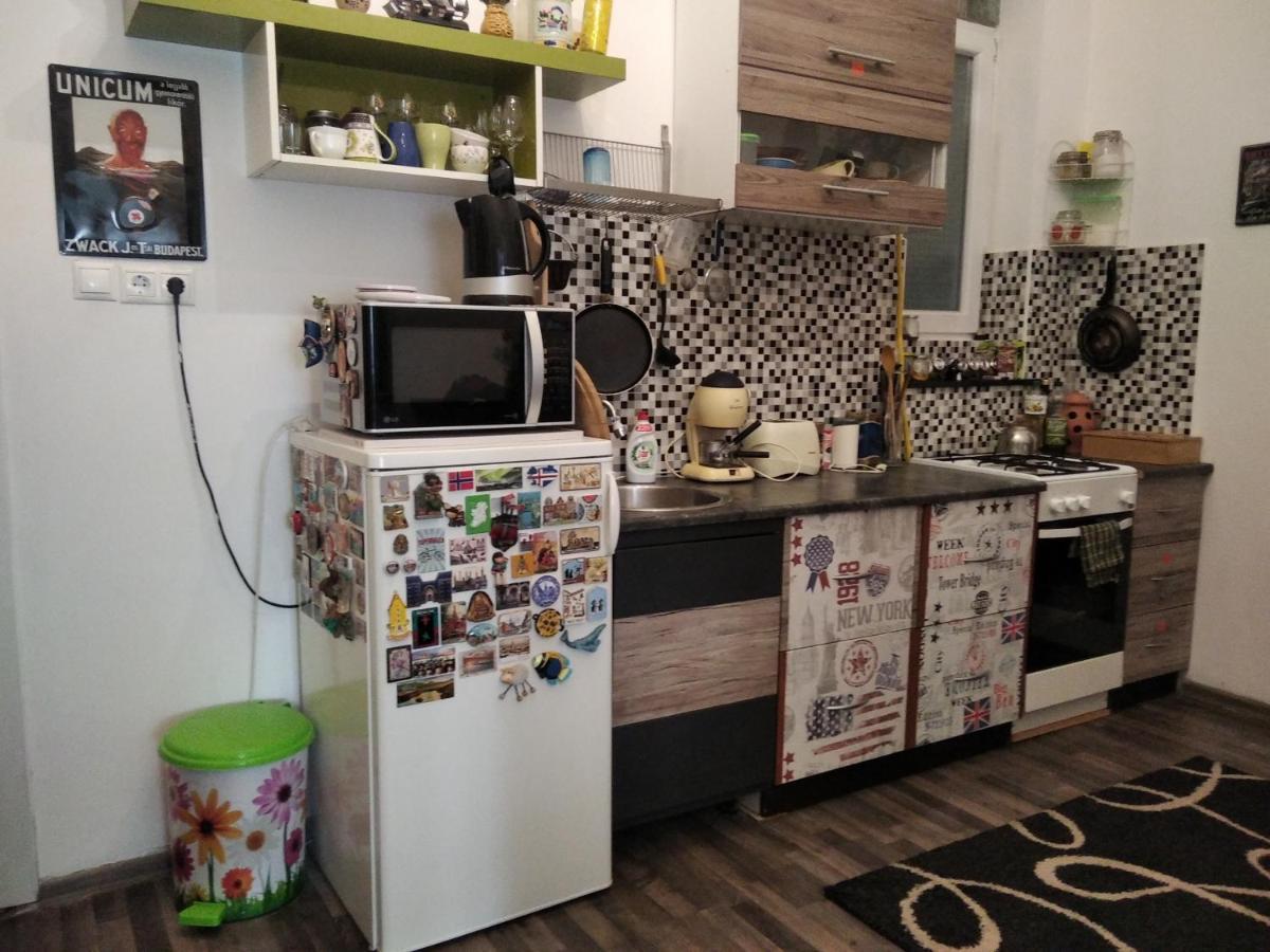 Sunflower Apartment Будапеща Екстериор снимка
