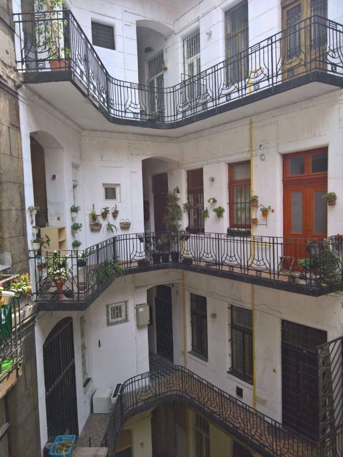 Sunflower Apartment Будапеща Екстериор снимка